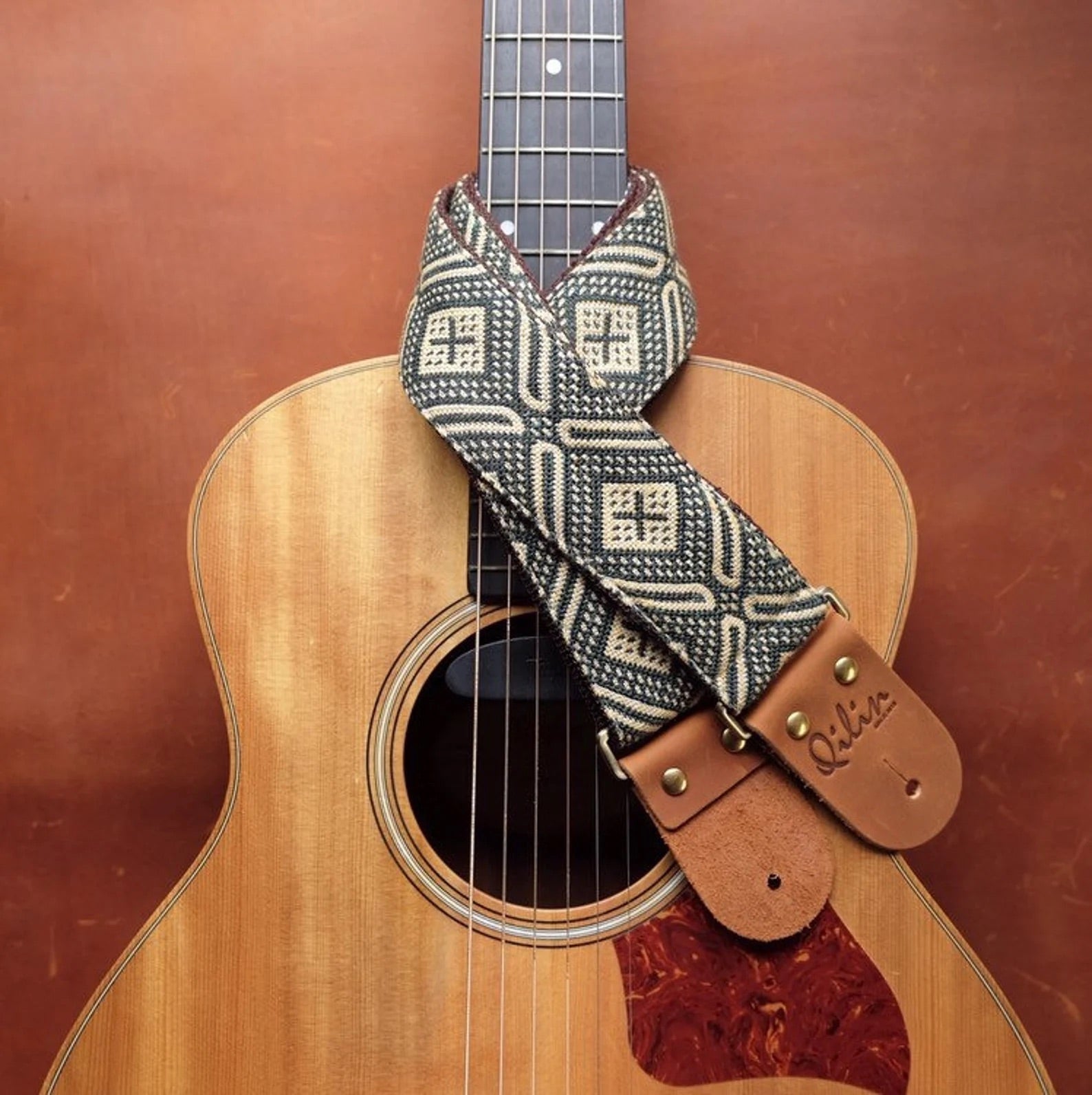 Olive Triangle Woven o Guitar Strap