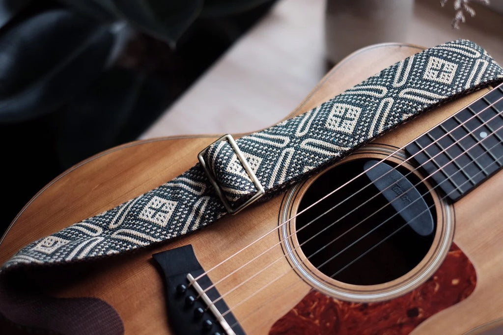 Olive Triangle Woven o Guitar Strap