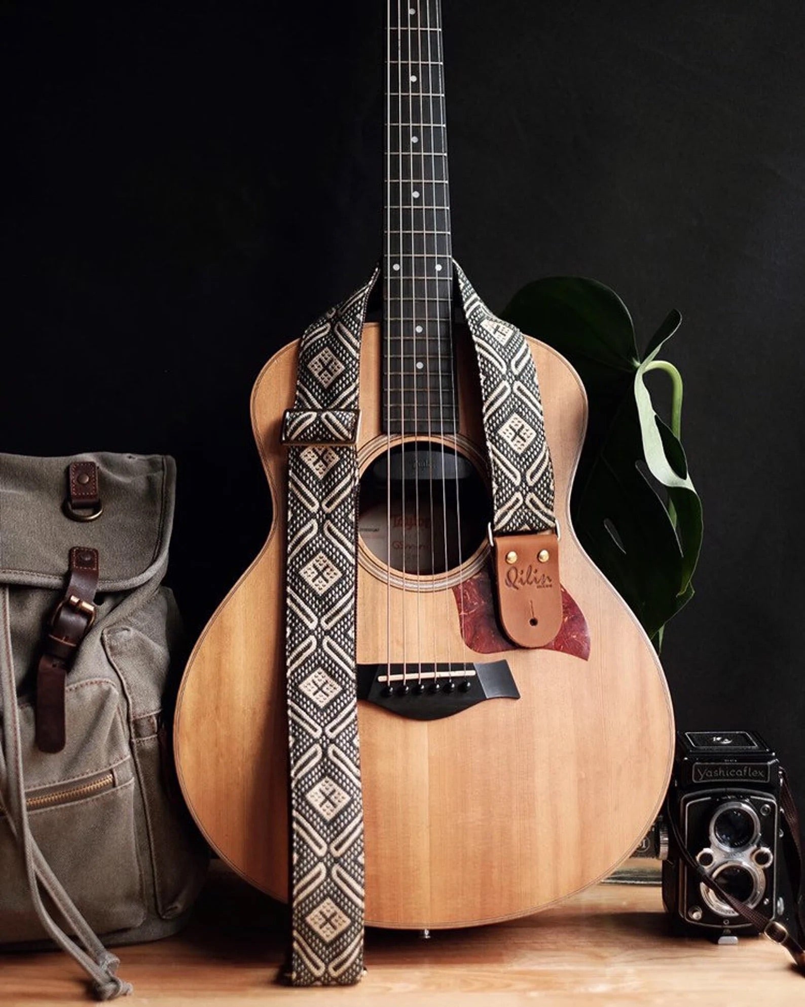 Olive Triangle Woven o Guitar Strap